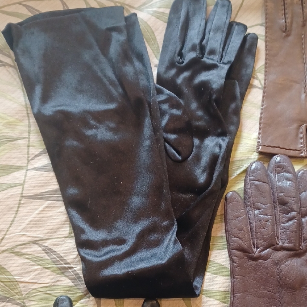 10 Pair of Elegant misc Gloves Small - Med Sz 6